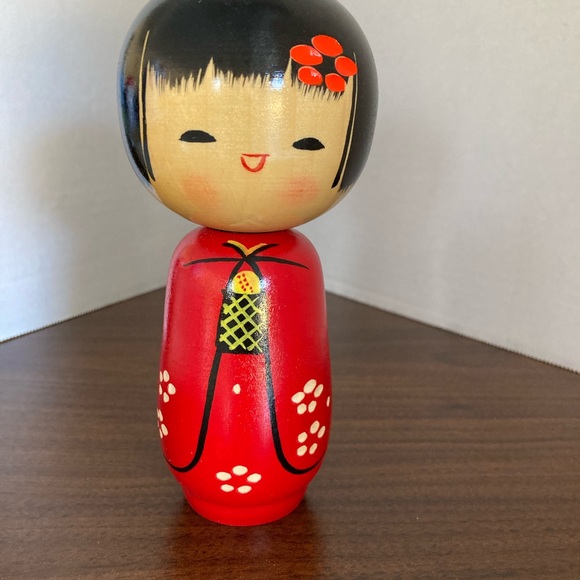 Kokeshi Doll in Red Komono - Picture 6 of 7